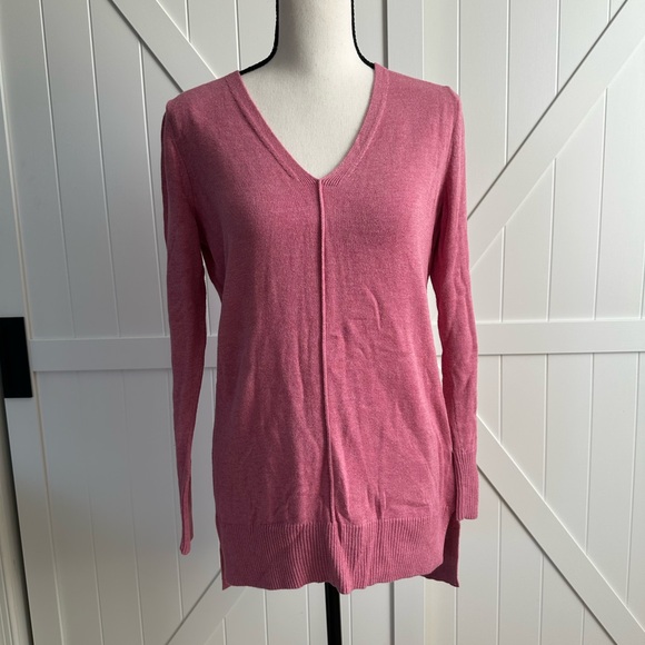 Old Navy Sweaters - Old Navy Pink Women's Tunic Sweater Small Hi Low Hem Soft V Neck Casual